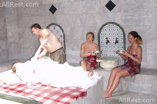 Rose Hotel 11